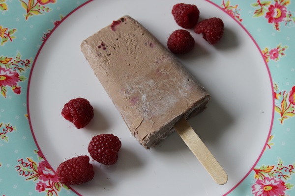 Read more about the article Coyo Chocolate Raspberry Lollies