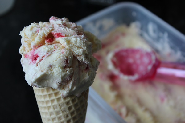 Read more about the article Raspberry Ripple Ice Cream