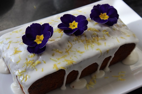 Read more about the article Mothers Day Lemon Blueberry Cake